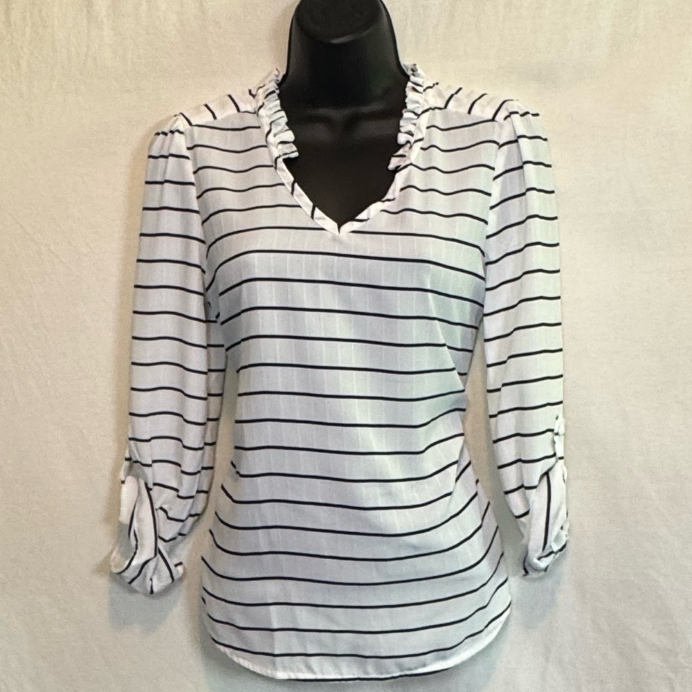 G-35 Elle White & Black Stripe Ruffle Trim 1/2 Sleeve Pullover Blouse Size XS